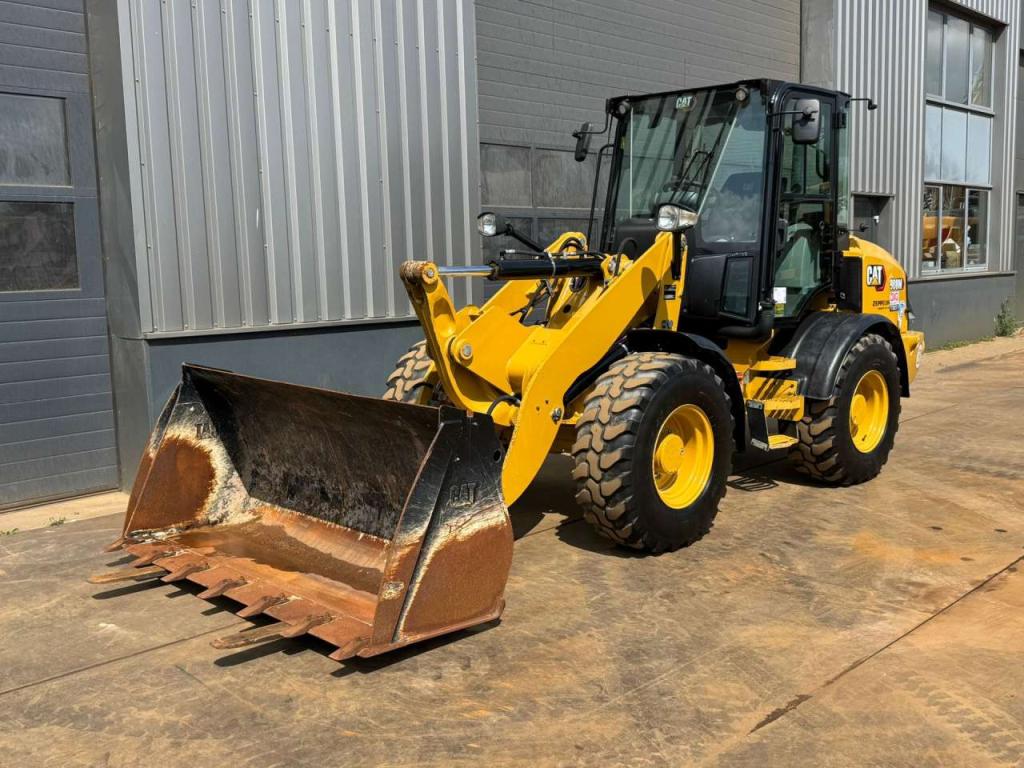 Caterpillar 908M Photo 2