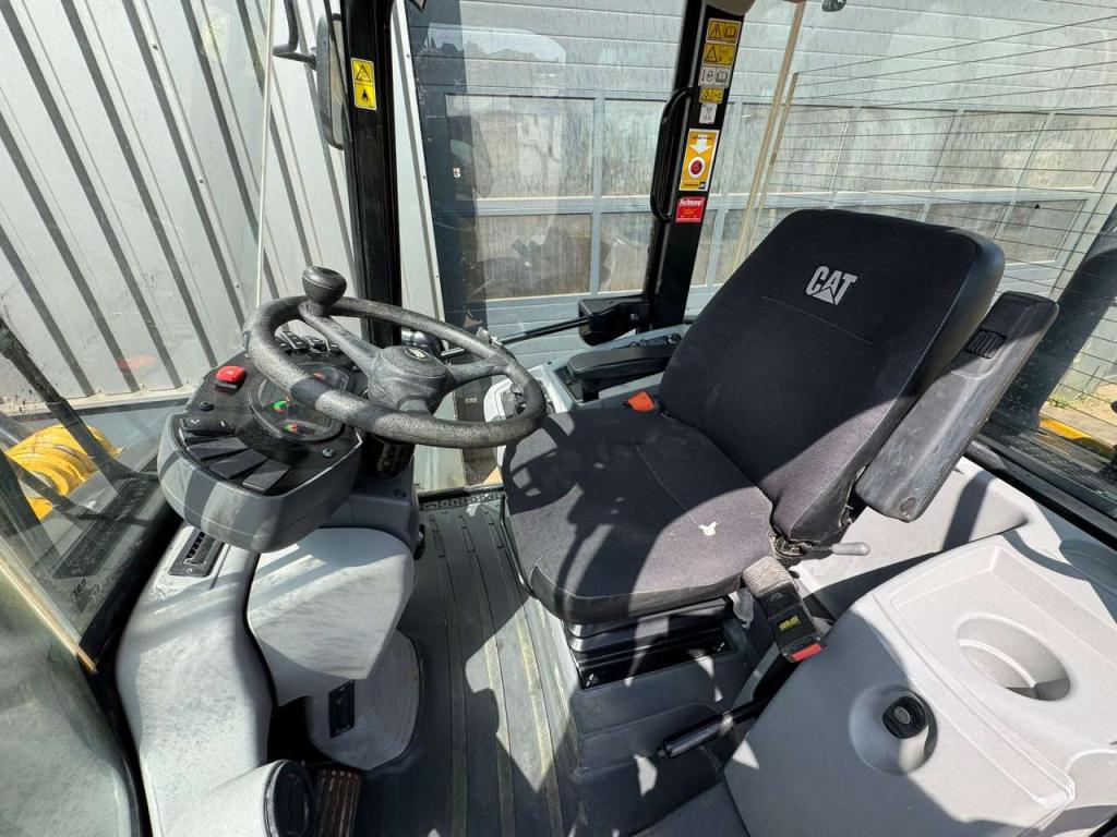 Caterpillar 908M Photo 22