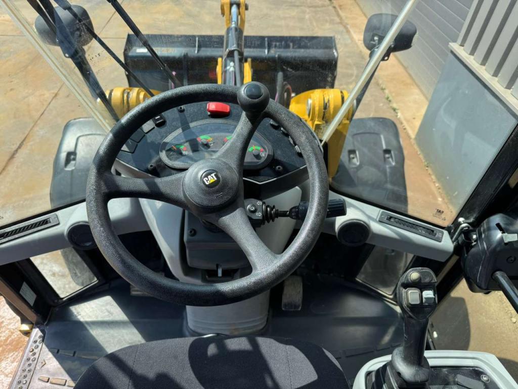 Caterpillar 908M Photo 24