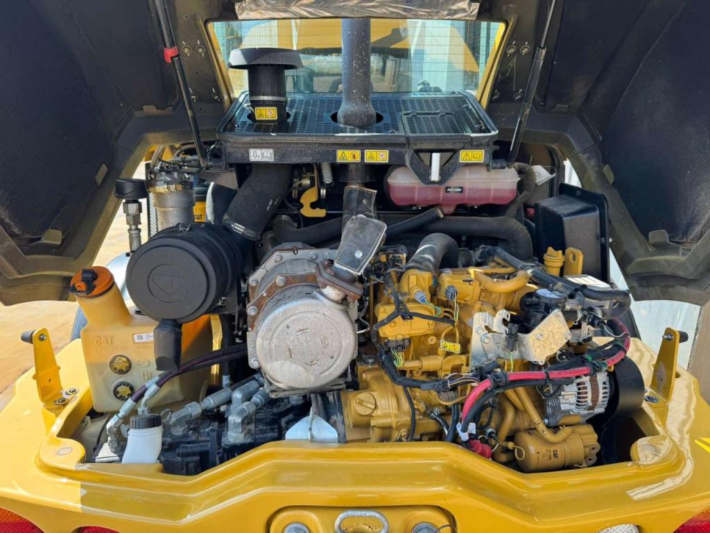 Caterpillar 908M Photo 9