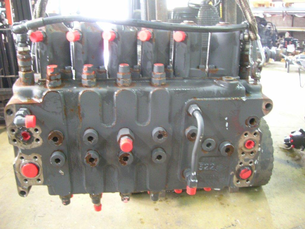 Distributeur hydraulique pour O&K MH Plus Photo 2