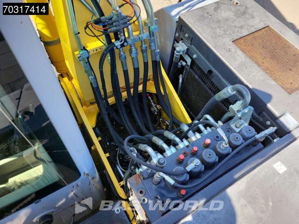 New Holland MH 5.6 Outriggers + Blade Photo 22