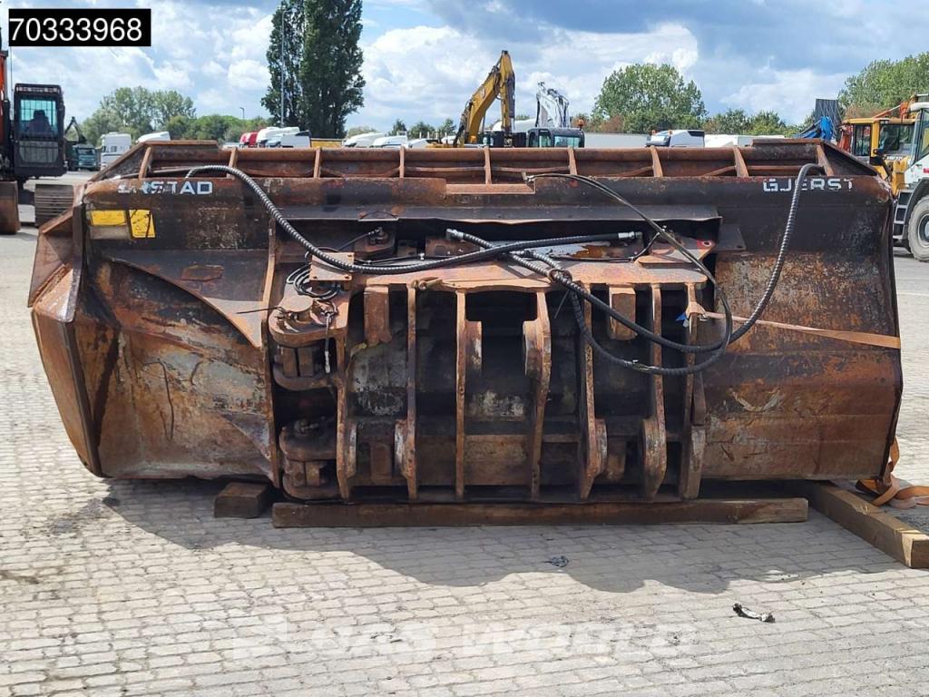 Volvo L250 H Side Tip Bucket Photo 3