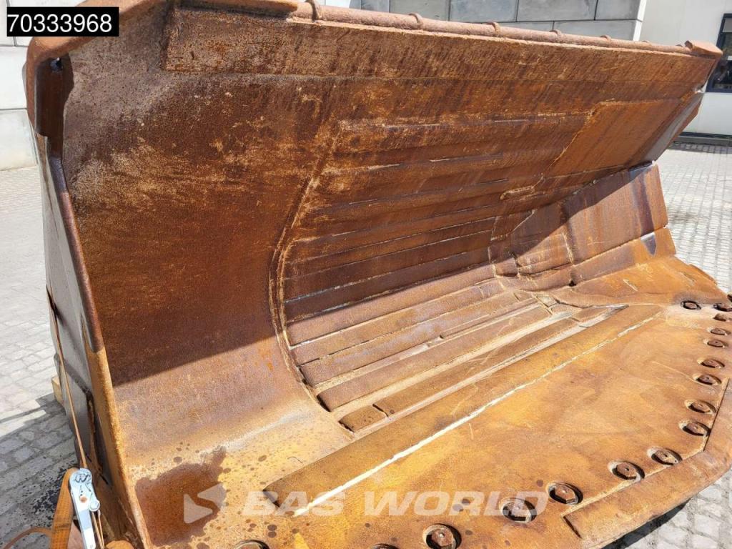 Volvo L250 H Side Tip Bucket Photo 7