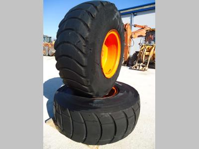 Pneu avec jantes pour Fiat Hitachi W130 en vente par OLM 90 Srl