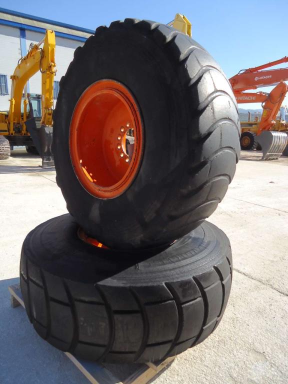Pneu avec jantes pour Fiat Hitachi W130 Photo 3
