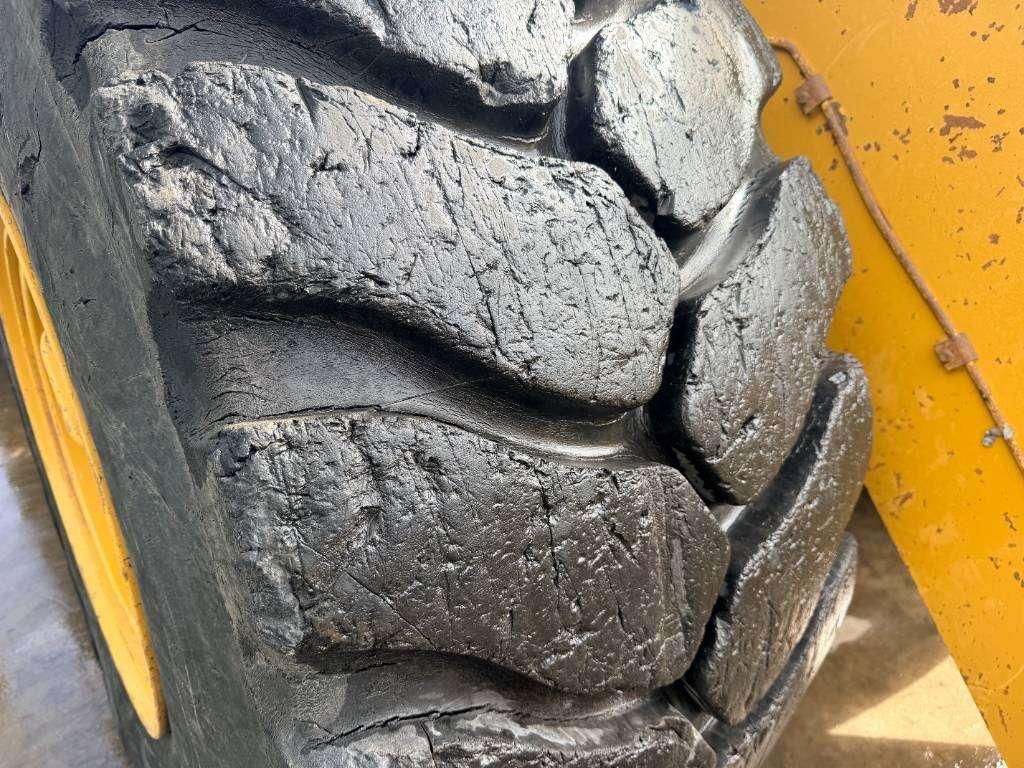 Caterpillar 966M Photo 25
