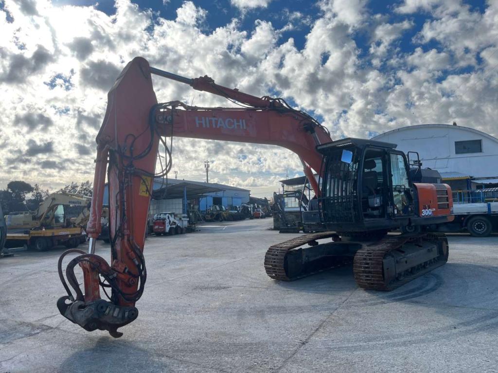 Hitachi ZX300LCN-6 Photo 2