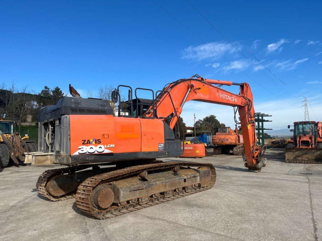 Hitachi ZX300LCN-6 Photo 3
