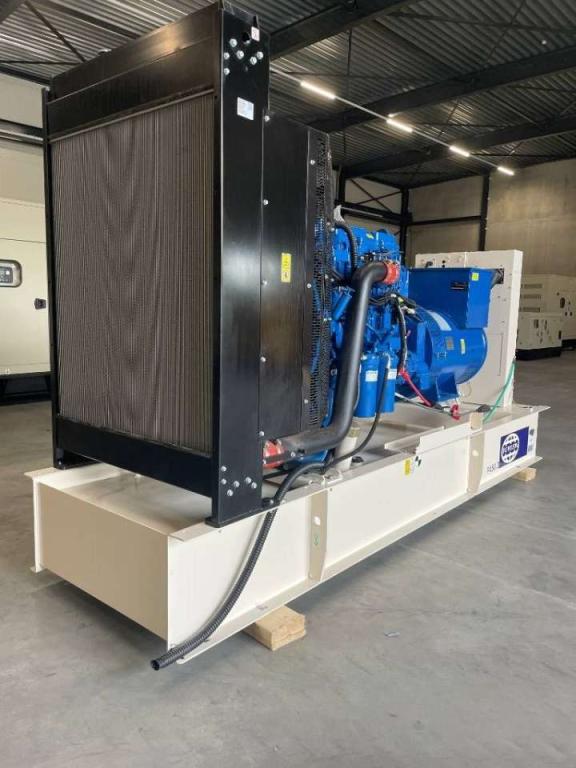 FG Wilson P450-3 - 450 kVA Open Genset - DPX-16018-O Photo 2