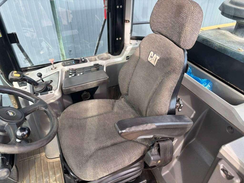 Caterpillar 950GC Photo 25