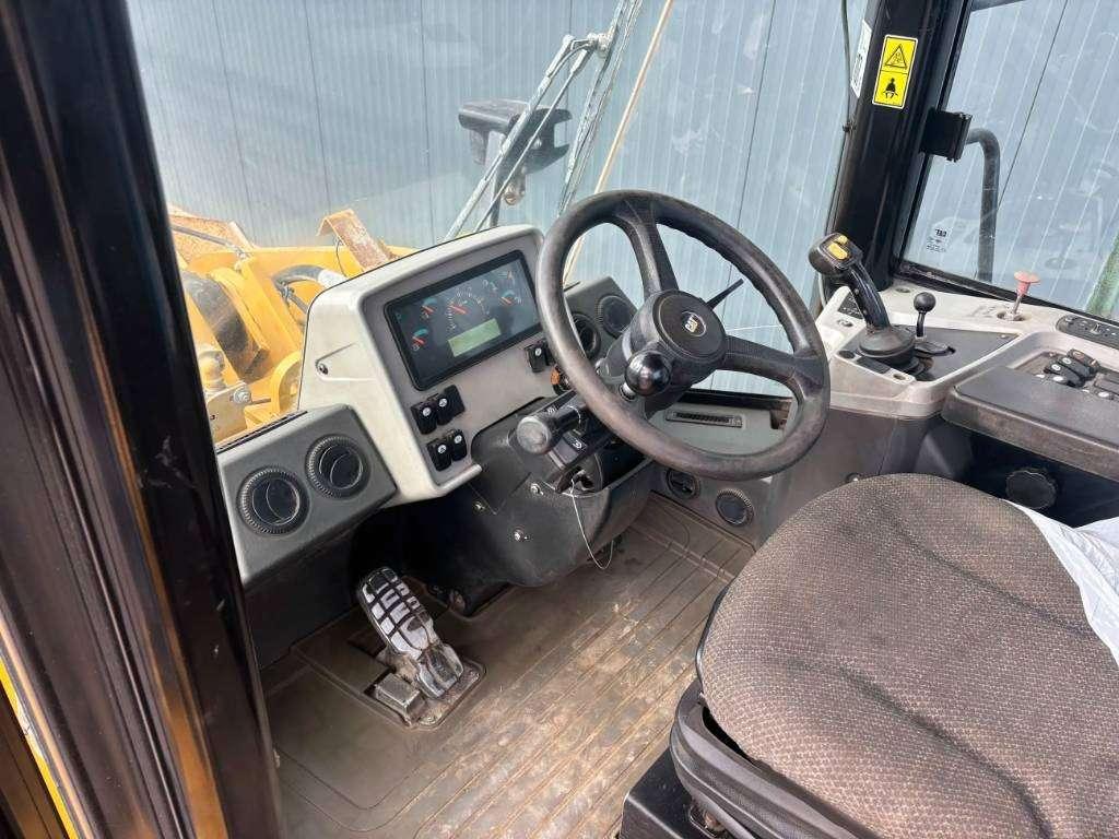 Caterpillar 950GC Photo 26