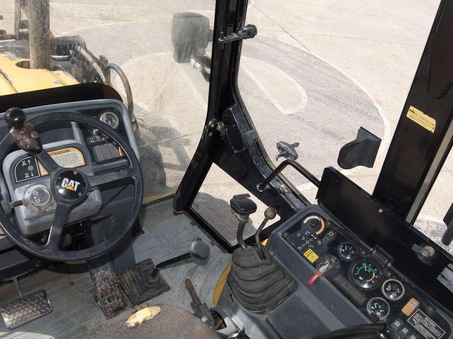 Caterpillar 438C Photo 4