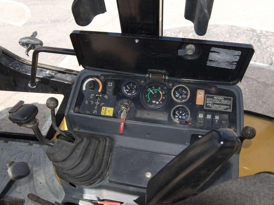 Caterpillar 438C Photo 6