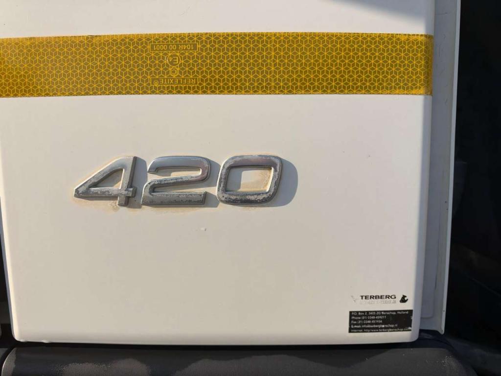 Volvo FM420 Photo 16