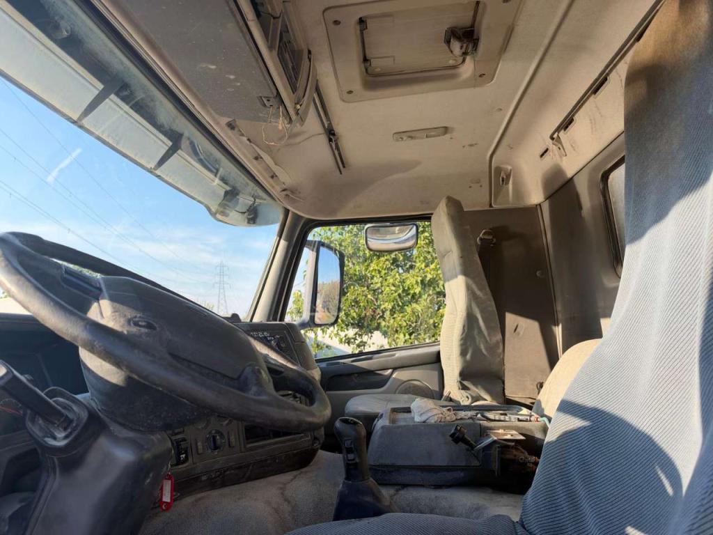 Volvo FM420 Photo 17