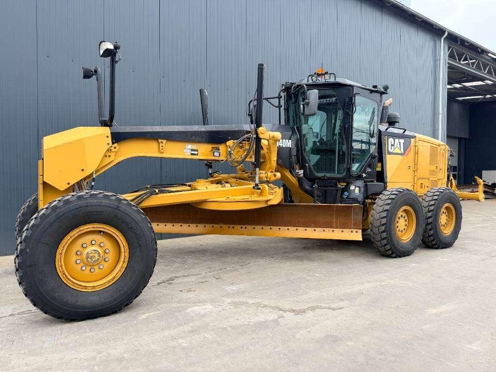 Caterpillar 140M3 Photo 1