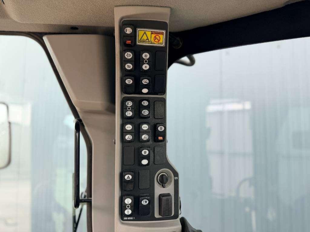 Caterpillar 140M3 Photo 6