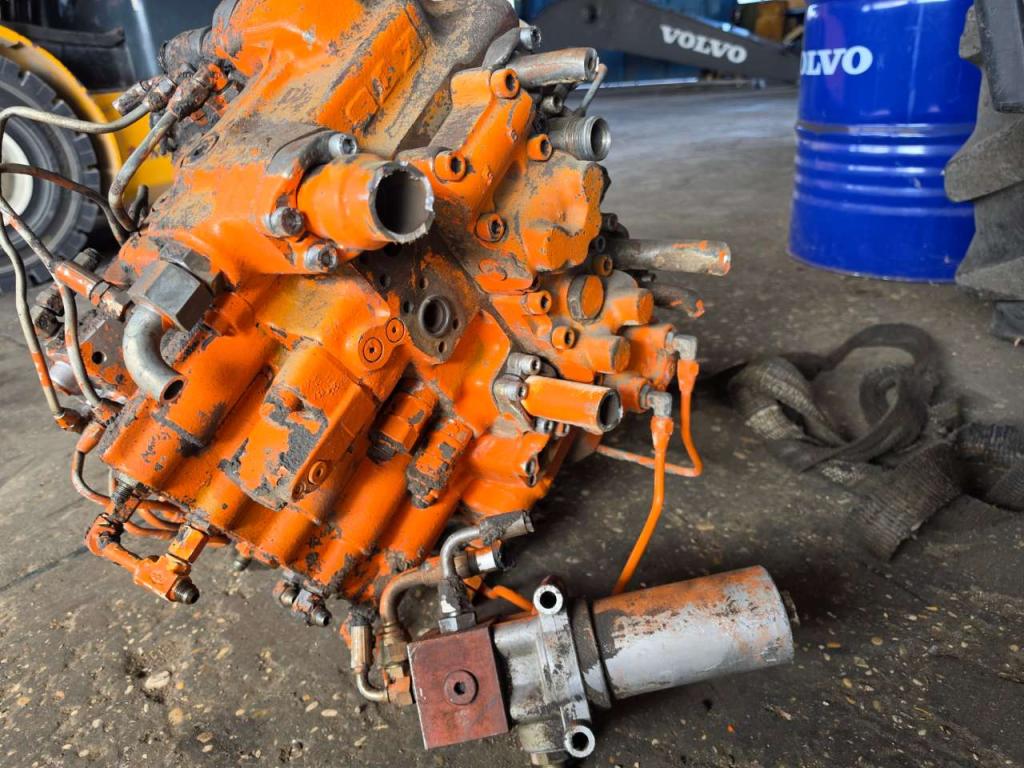 Fiat Hitachi EX215 Photo 4
