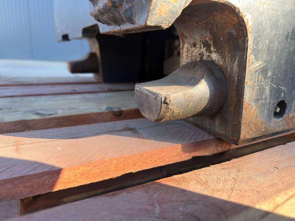 OilQuick OQ70/55 - ZX210 / ZX220 / ZX225 - DEMO Photo 11
