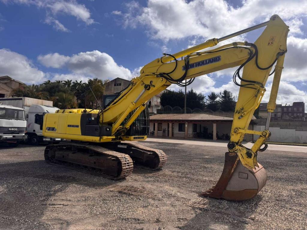 New Holland E215C Photo 2