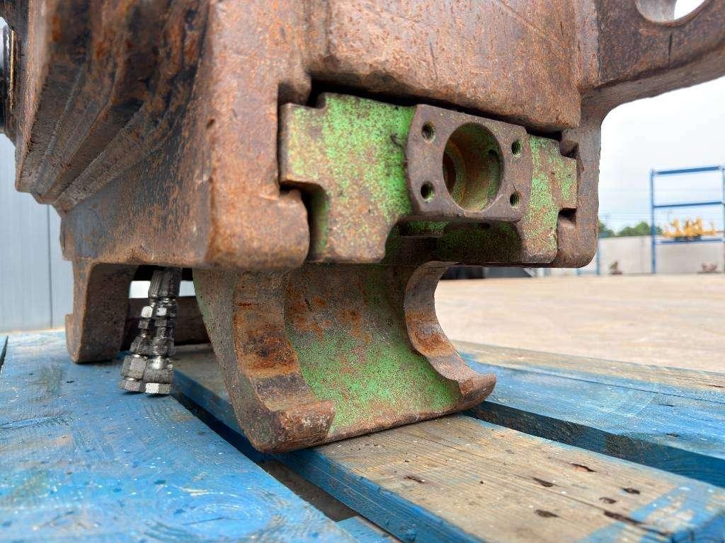 Miller M318D / 320D / 320E / 320F / 323D / 323E / 323F / Photo 16