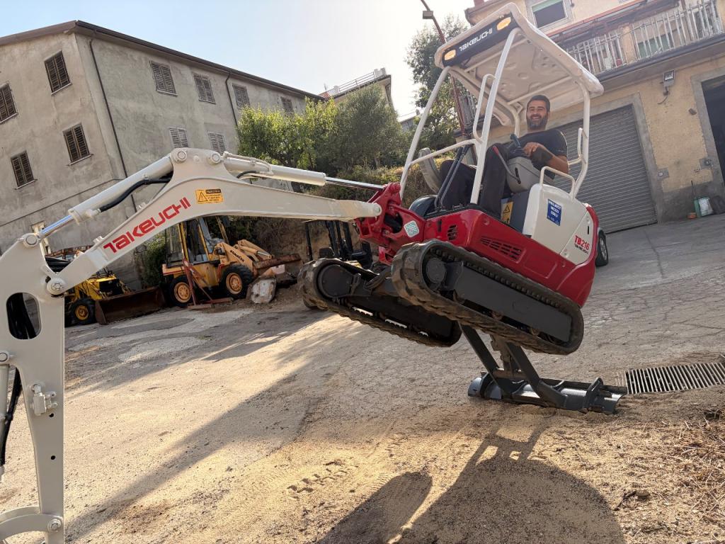 Takeuchi Tb 216 Photo 11