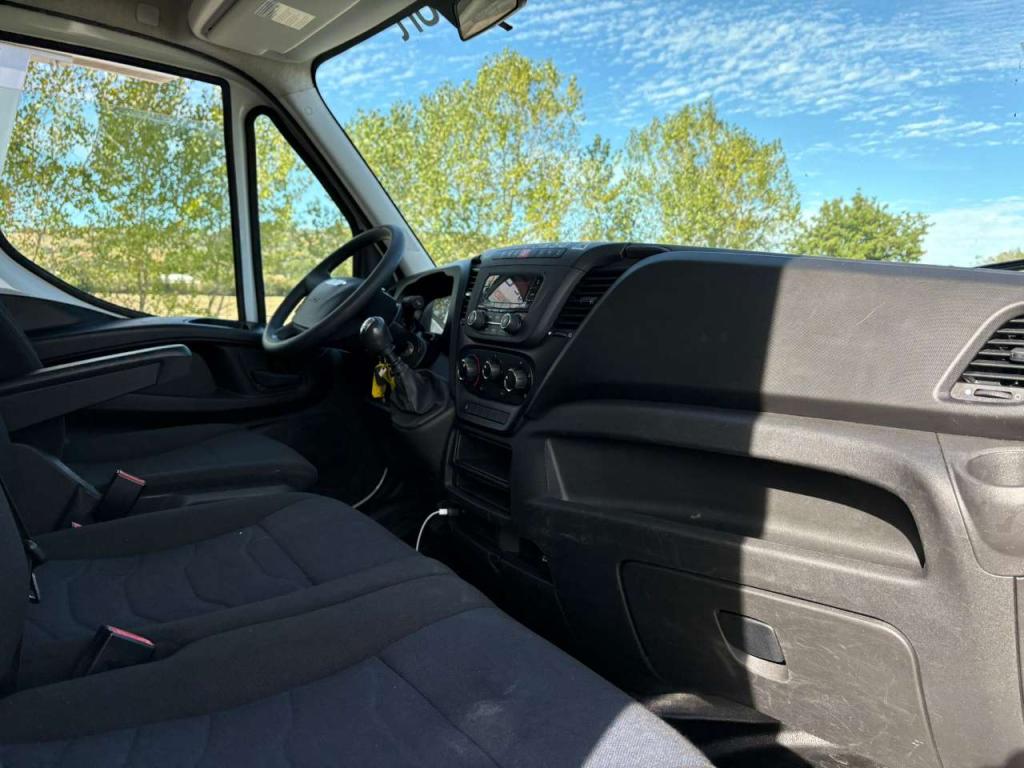 Iveco DAILY 35C14 furgonato con sponda EURO 6 Photo 16