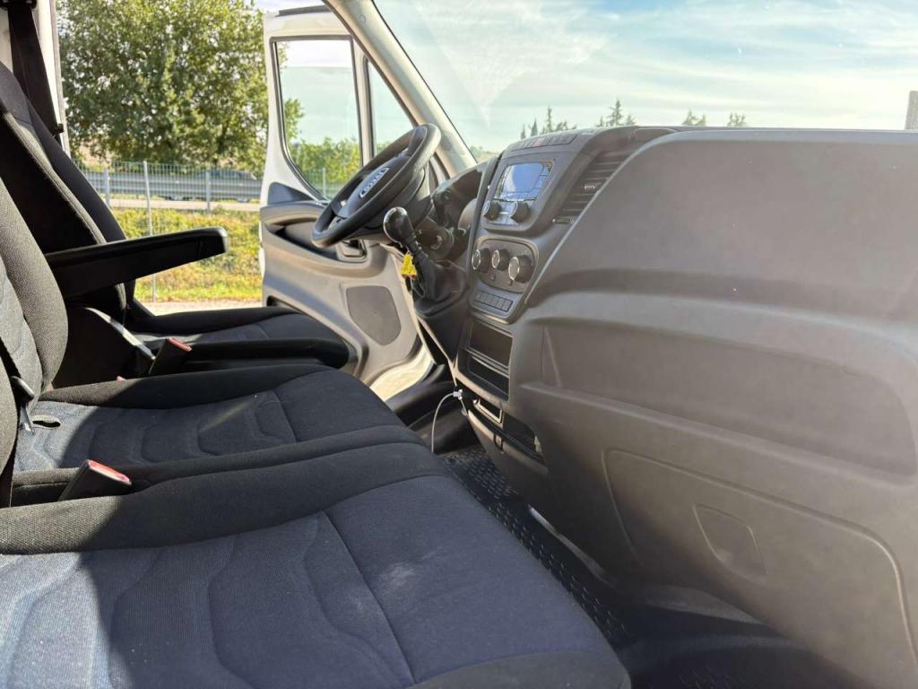 Iveco DAILY 35C14 furgonato con sponda EURO 6 Photo 6