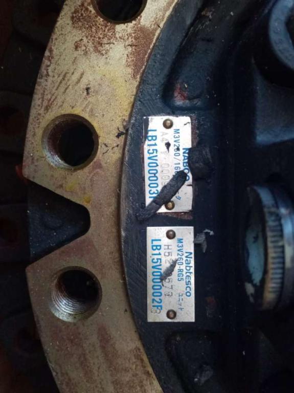 New Holland E305 Photo 1