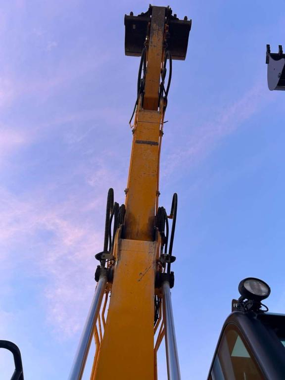 JCB JS 220 TAB Photo 22