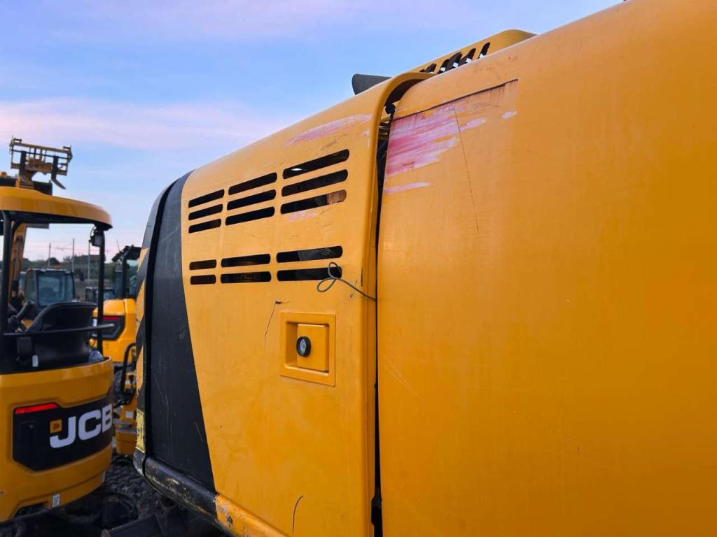 JCB JS 220 TAB Photo 4