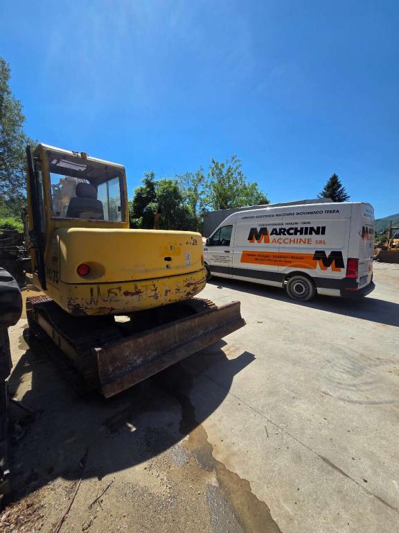 Komatsu PC 75 Photo 2