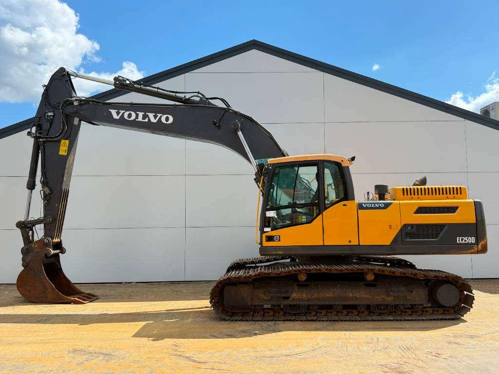 Volvo EC250DL - Hammer Lines / Automatic Greasing Photo 1
