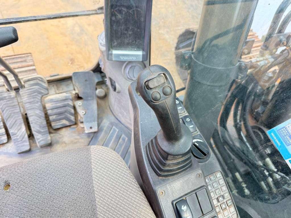 Volvo EC250DL - Hammer Lines / Automatic Greasing Photo 11