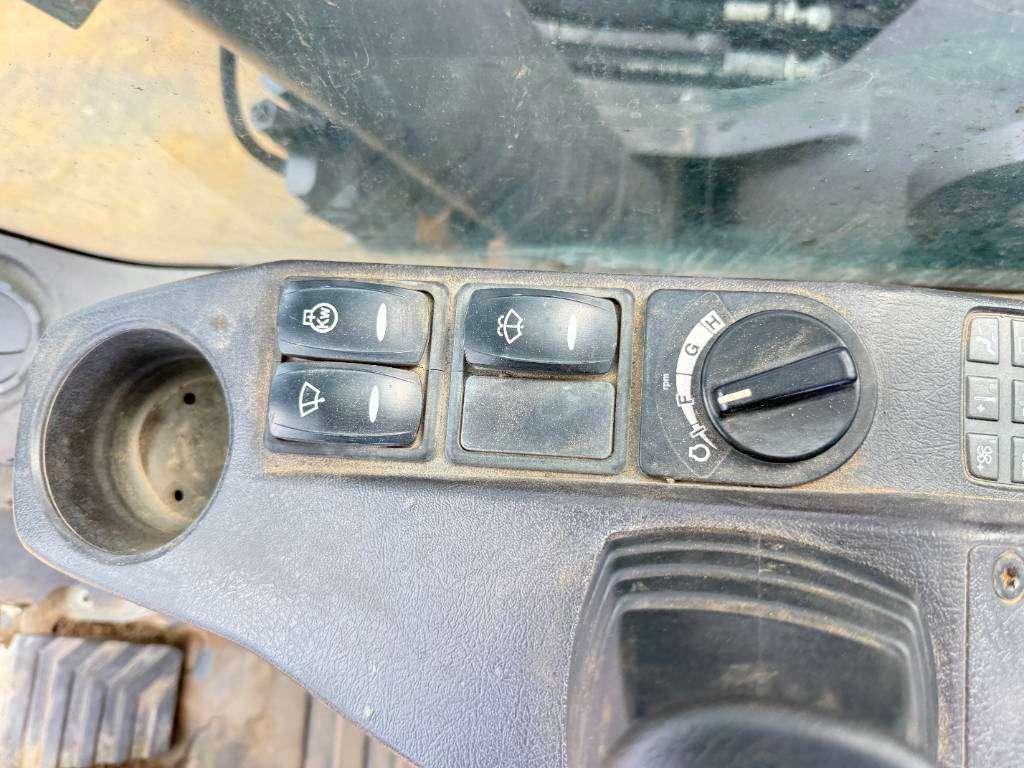 Volvo EC250DL - Hammer Lines / Automatic Greasing Photo 14