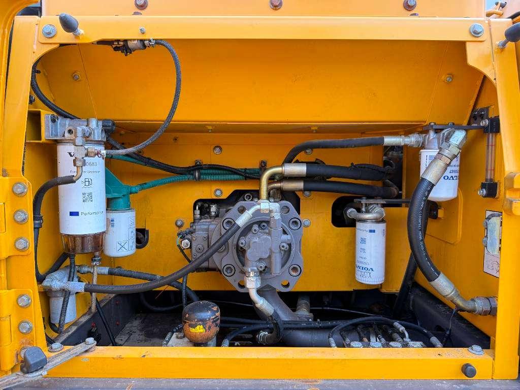 Volvo EC250DL - Hammer Lines / Automatic Greasing Photo 28