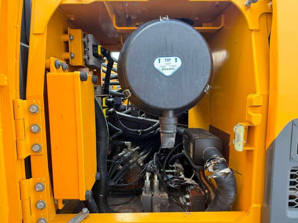 Volvo EC250DL - Hammer Lines / Automatic Greasing Photo 29