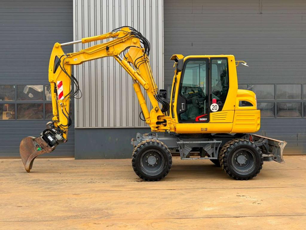 Takeuchi TB295W-1 Photo 1