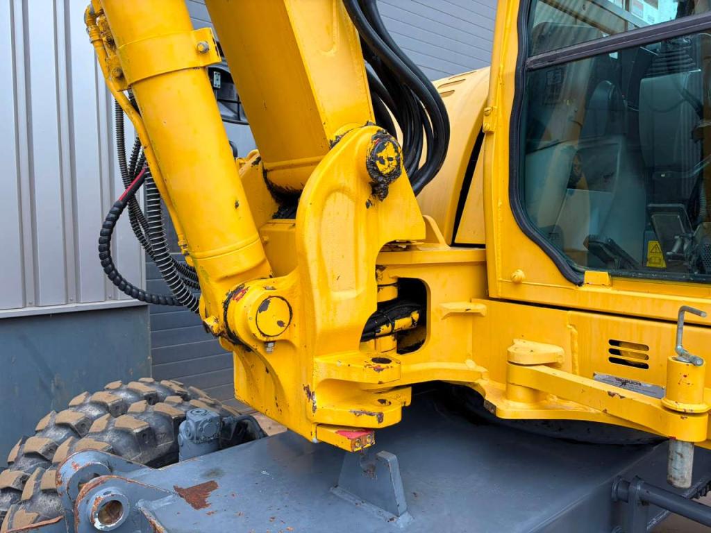 Takeuchi TB295W-1 Photo 17