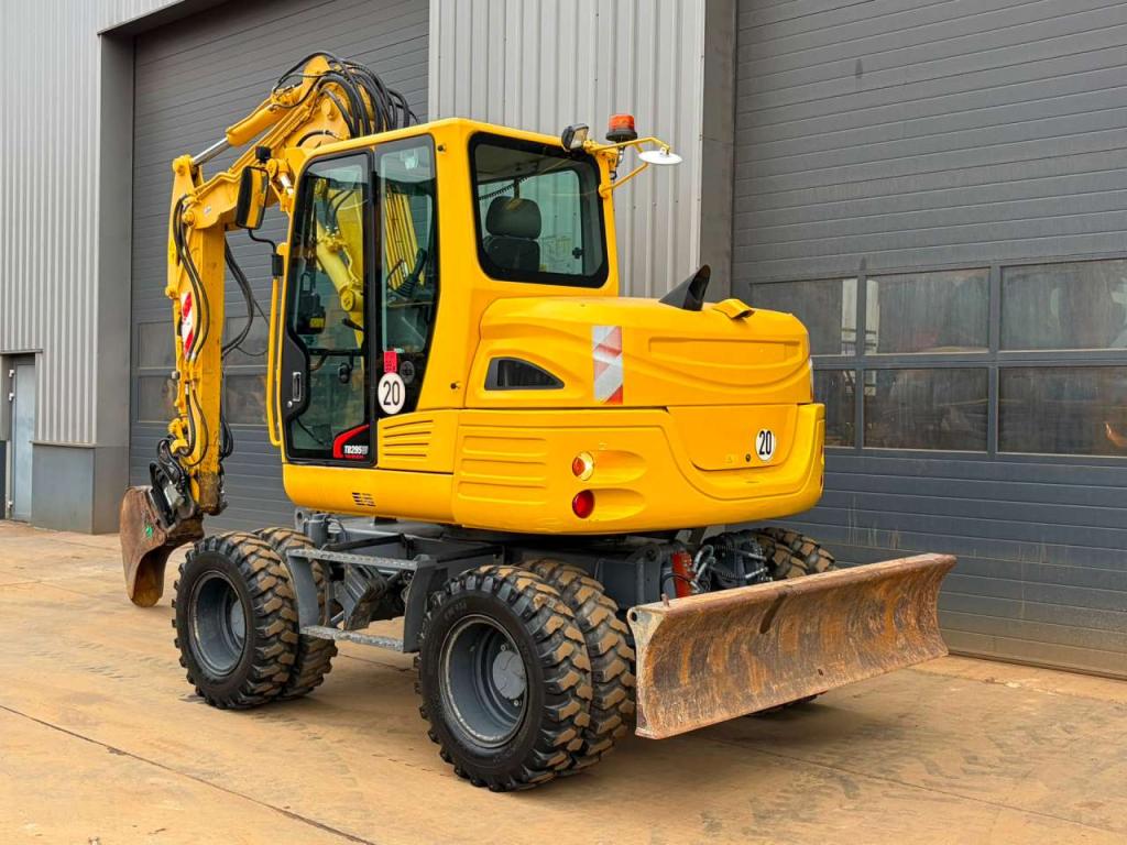 Takeuchi TB295W-1 Photo 3