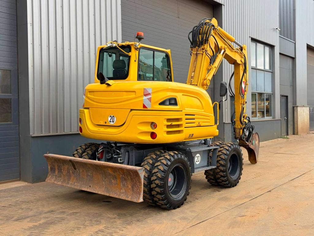 Takeuchi TB295W-1 Photo 5