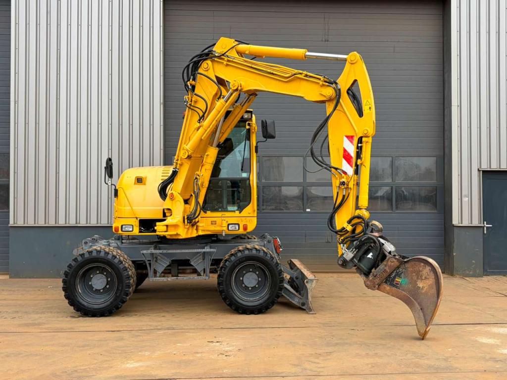 Takeuchi TB295W-1 Photo 9
