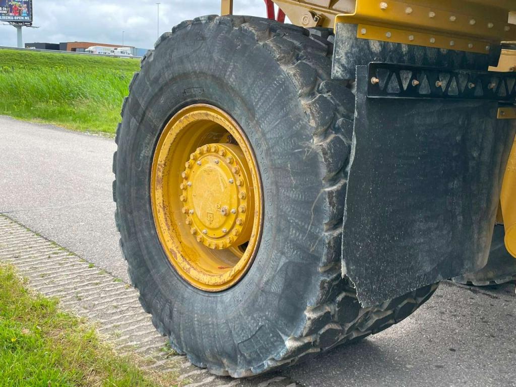 Caterpillar 770G Photo 19