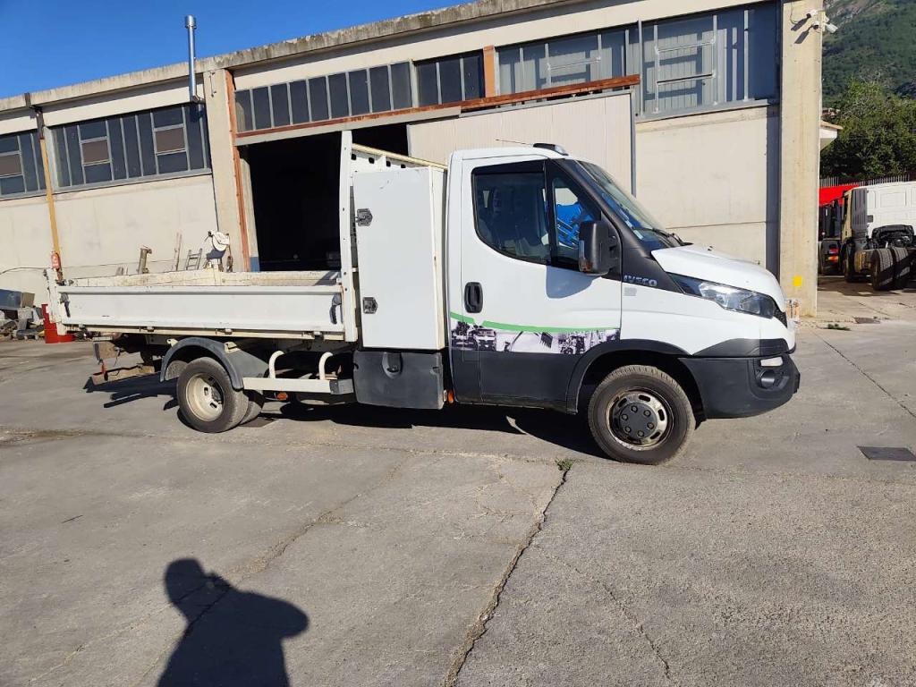 Iveco DAILY 35-150 Photo 17