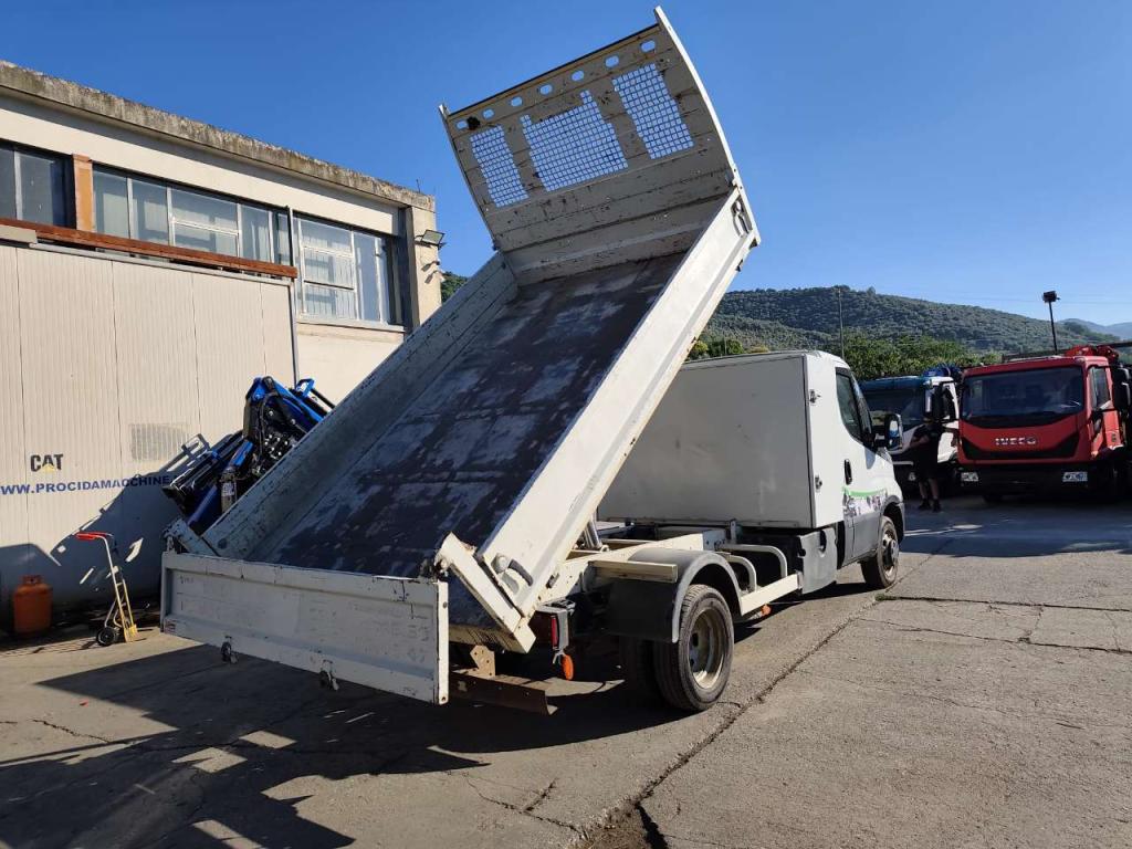 Iveco DAILY 35-150 Photo 21
