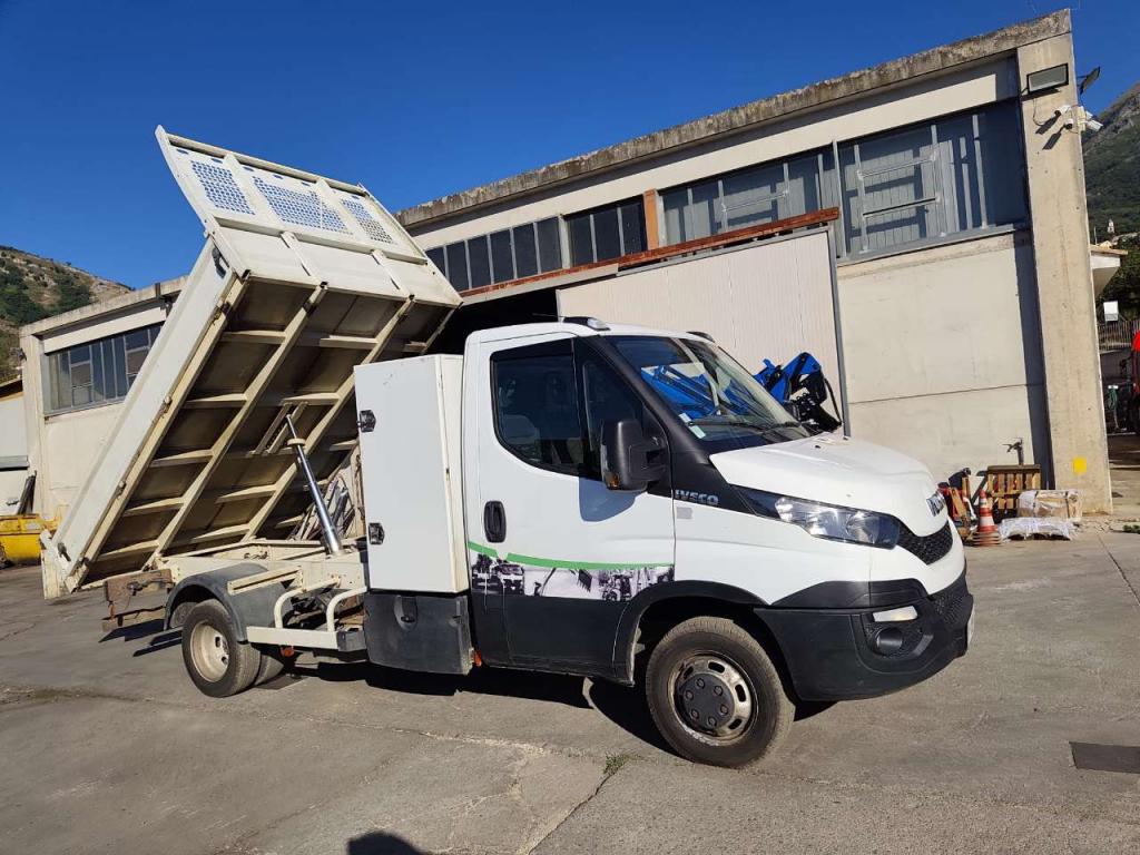 Iveco DAILY 35-150 Photo 24