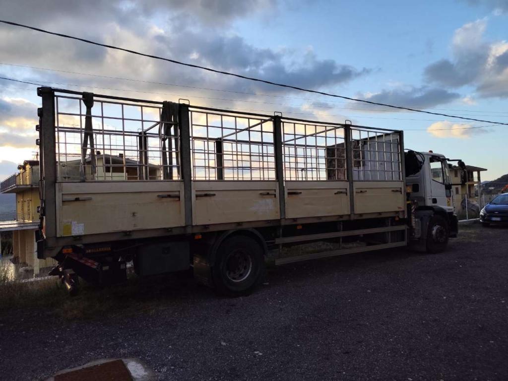 Iveco EUROCARGO 180E25K Photo 2
