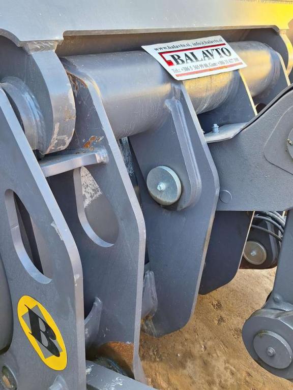Volvo hydraulic attachment bracket 85347 Photo 2