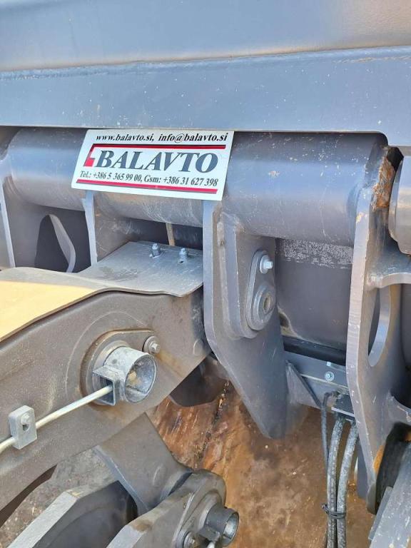 Volvo hydraulic attachment bracket 85347 Photo 3